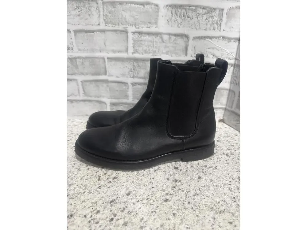 Vince. Black Leather Chelsea Boots, Size 9, EUC, Made in Italy